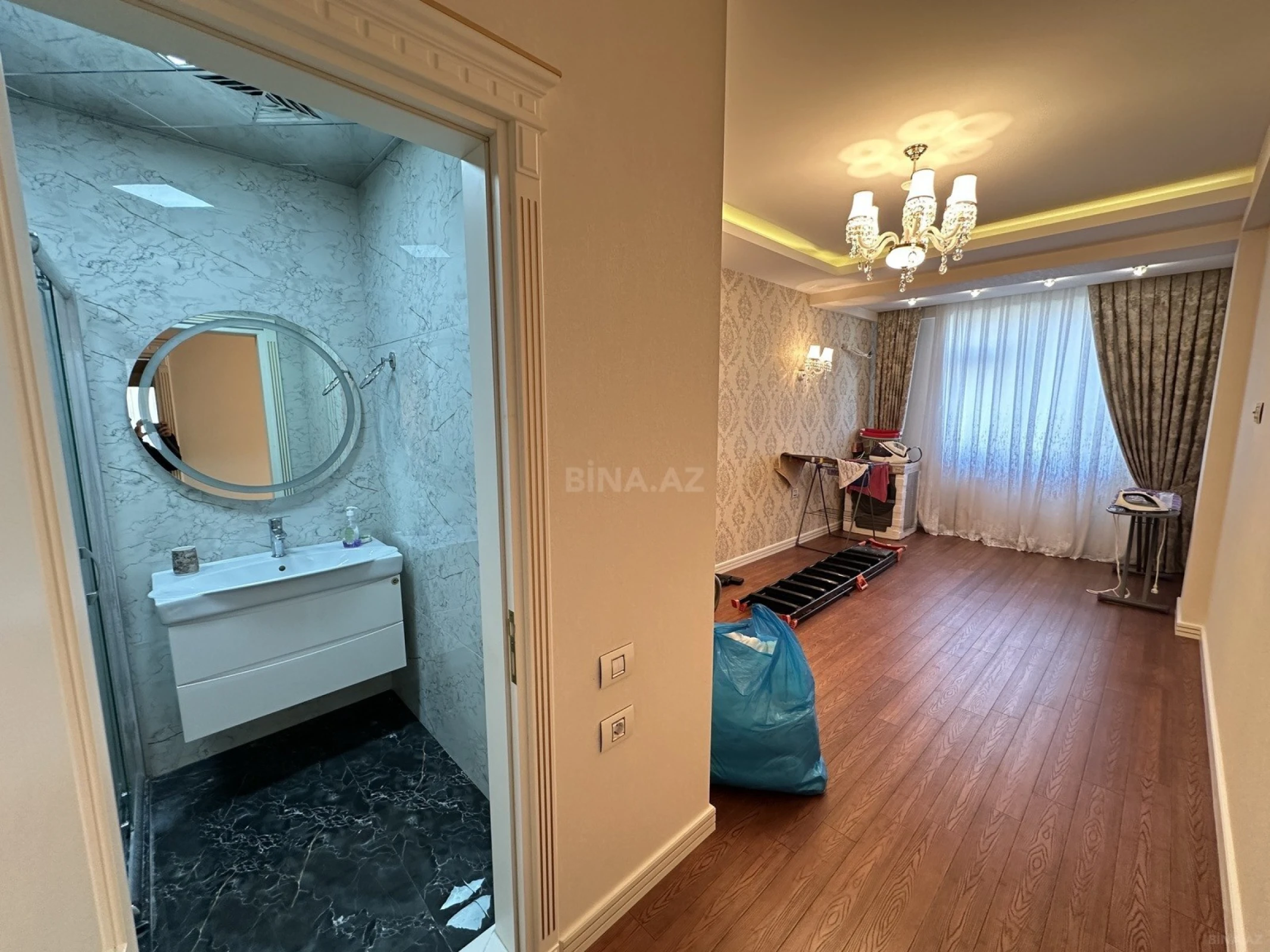 Satılır 4 otaqlı mənzil 180 m²