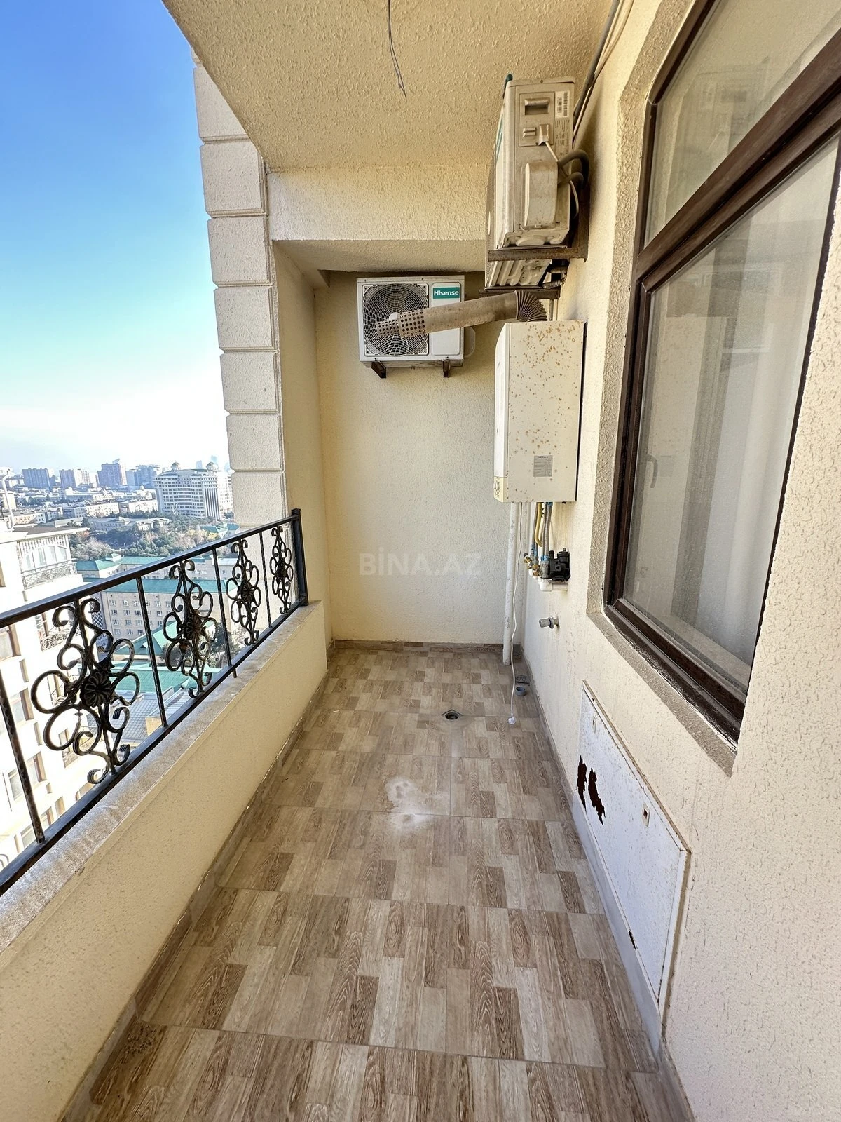 Satılır 4 otaqlı mənzil 180 m²