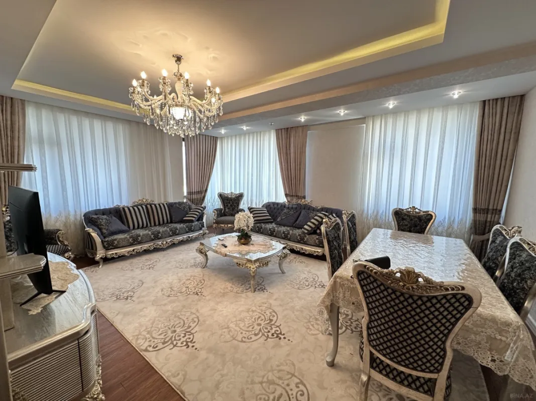 Satılır 4 otaqlı mənzil 180 m²