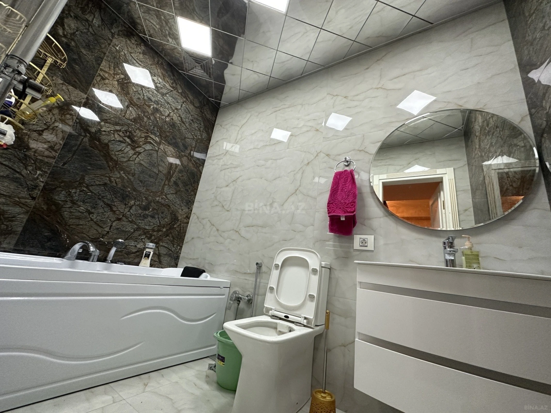 Satılır 4 otaqlı mənzil 180 m²