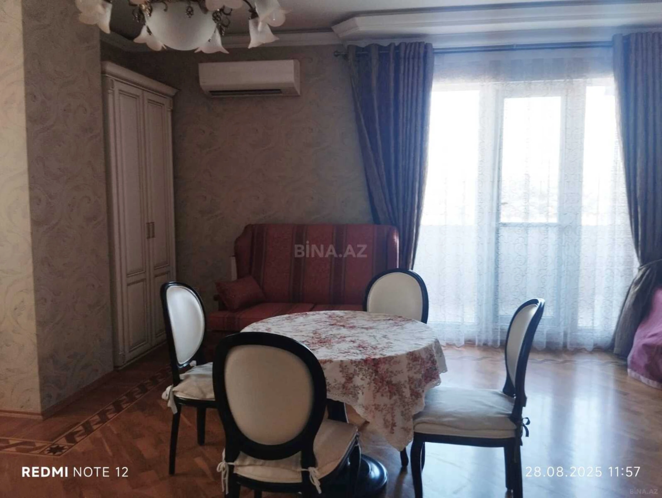 Kirayə verilir 2 otaqlı mənzil 100 m²