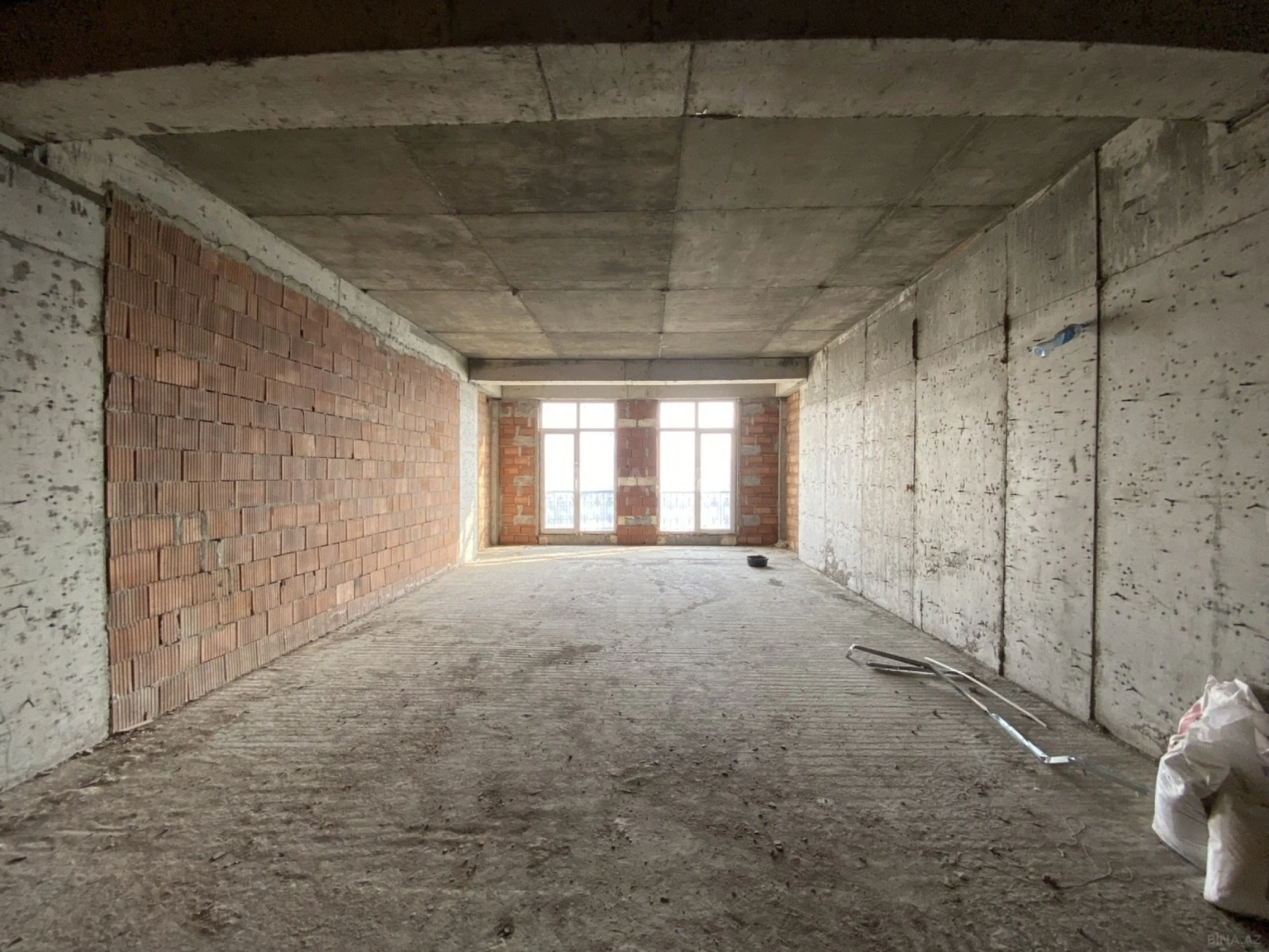 Satılır 3 otaqlı mənzil 166 m²