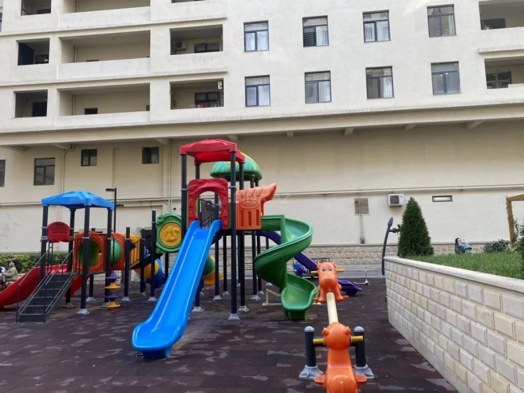 Satılır 3 otaqlı mənzil 166 m²