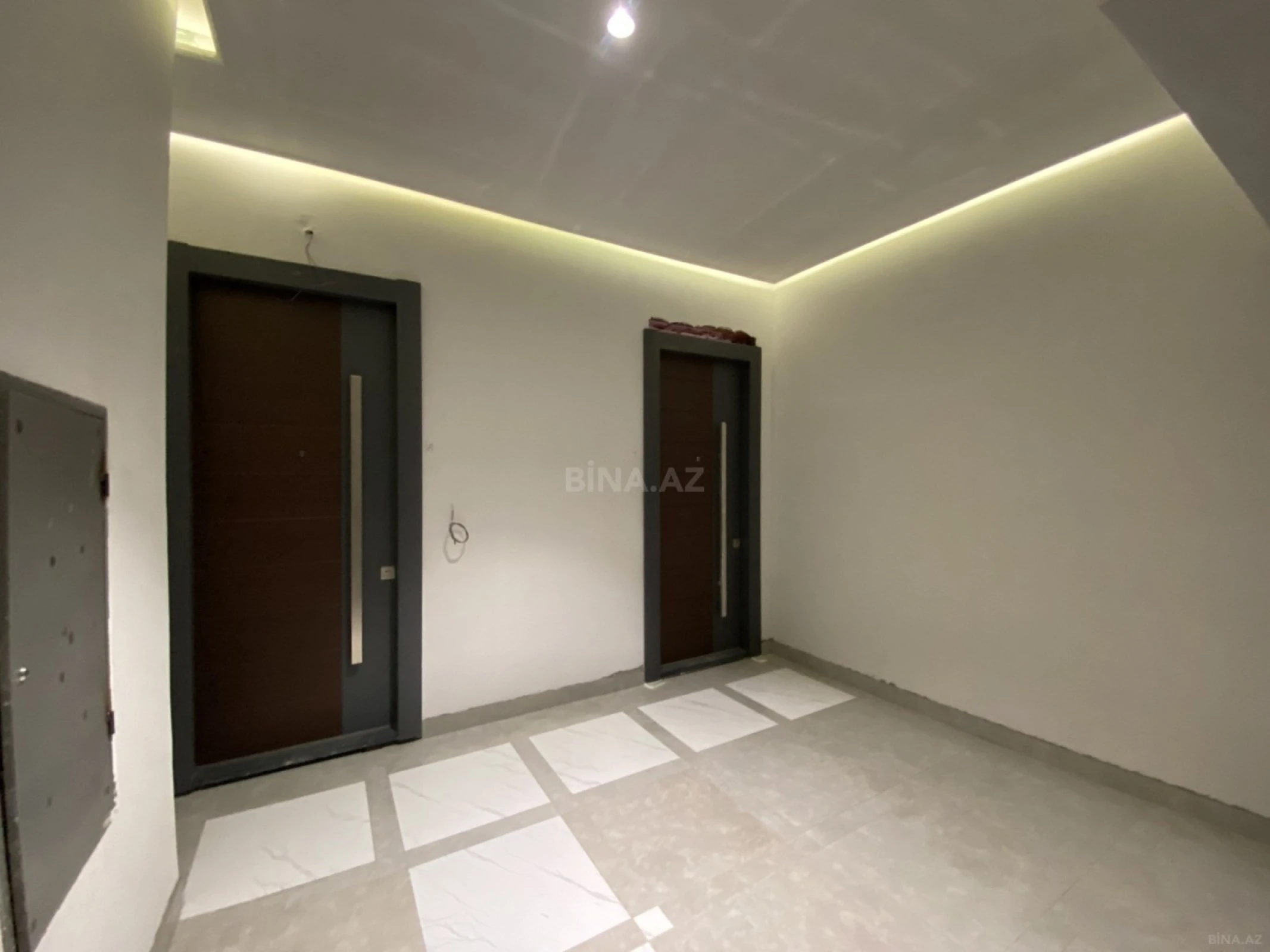 Satılır 3 otaqlı mənzil 166 m²