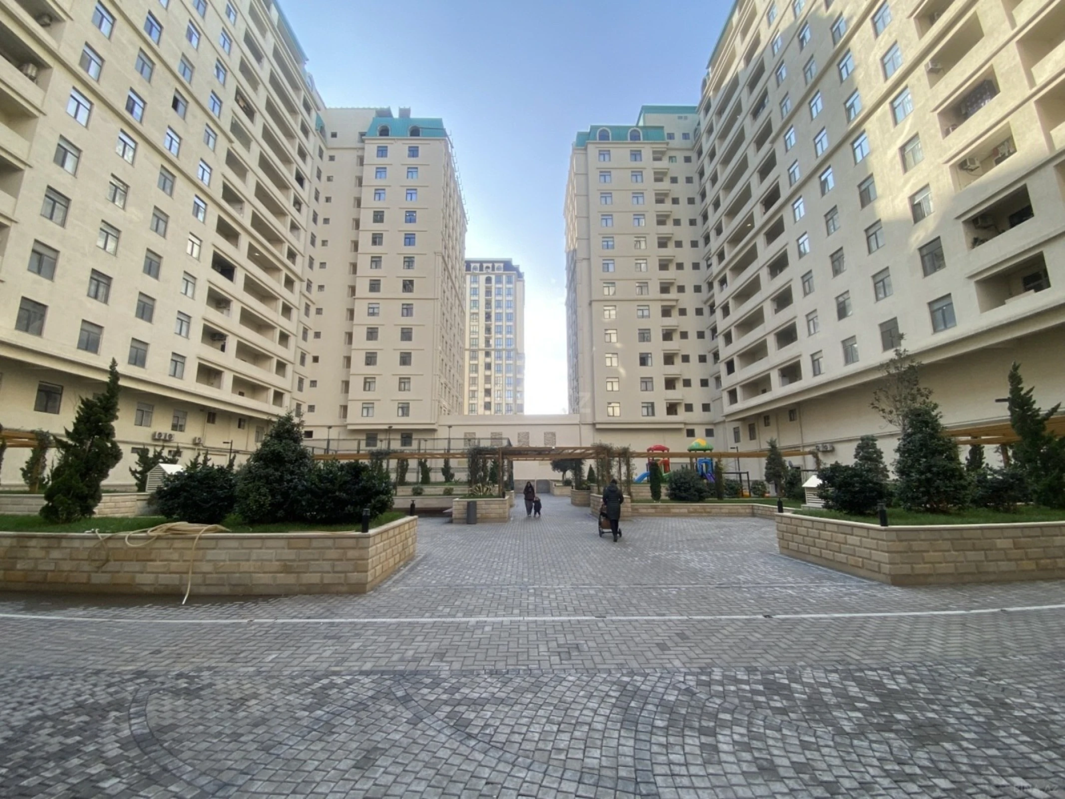 Satılır 3 otaqlı mənzil 166 m²