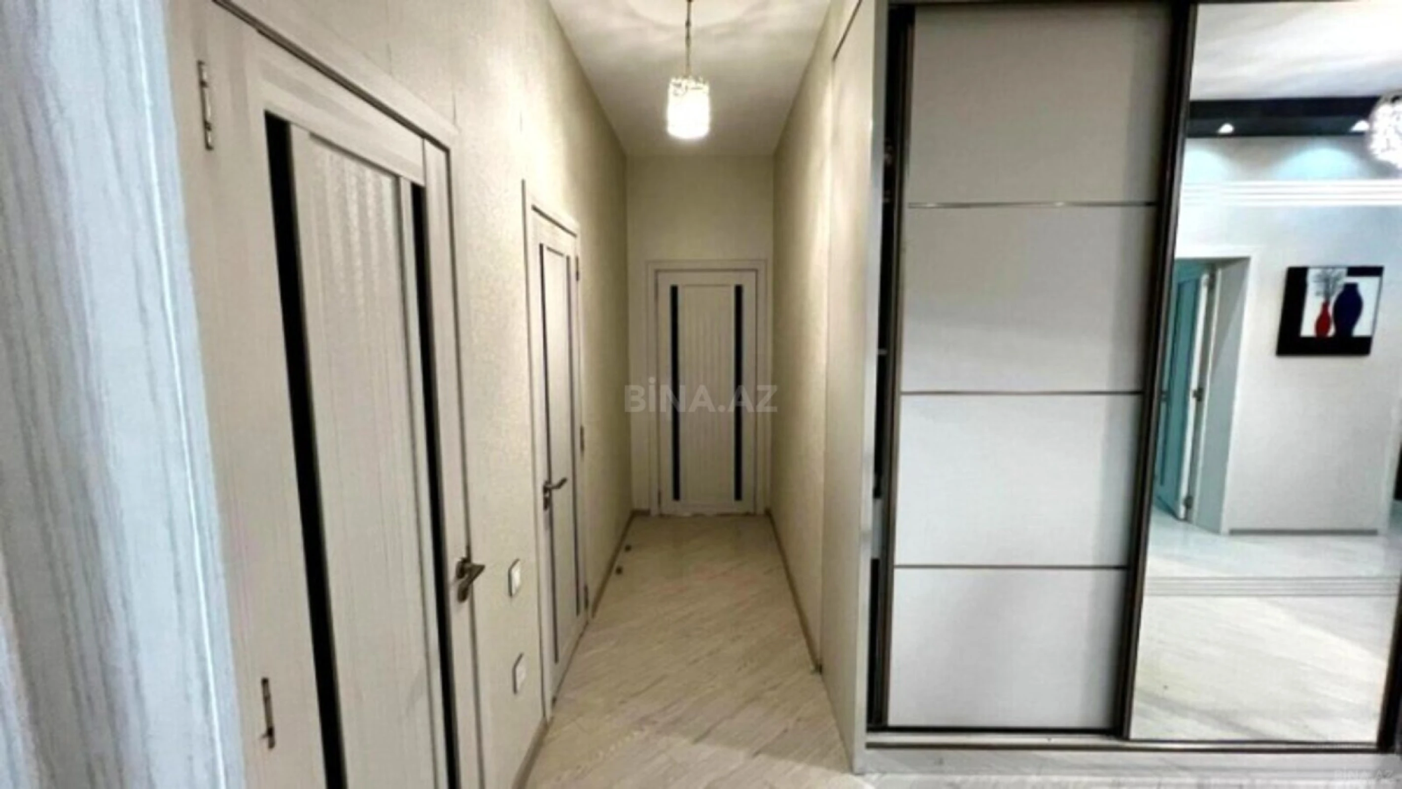Satılır 3 otaqlı mənzil 130 m²