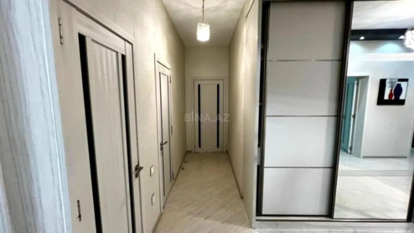 Satılır 3 otaqlı mənzil 130 m²