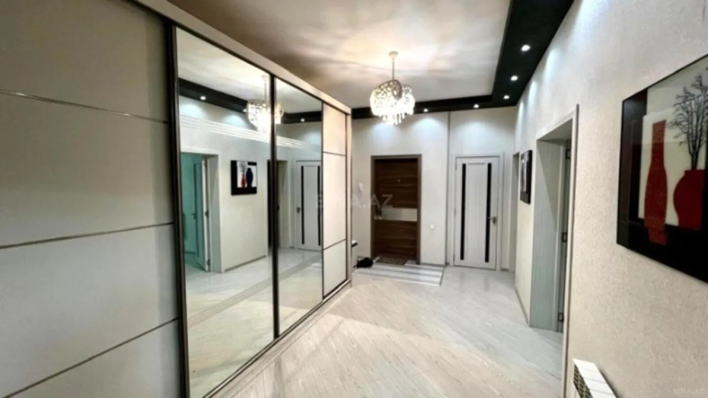 Satılır 3 otaqlı mənzil 130 m²
