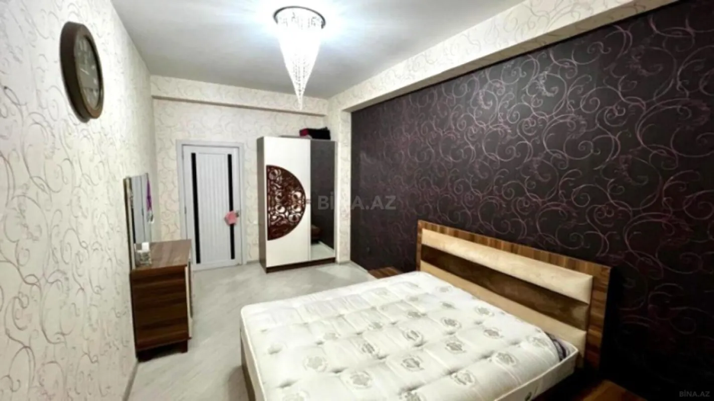Satılır 3 otaqlı mənzil 130 m²