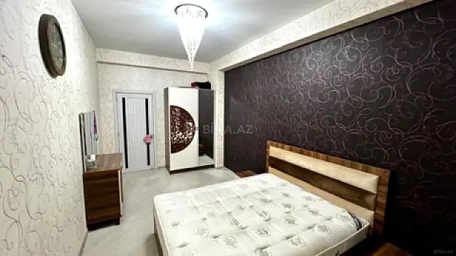 Satılır 3 otaqlı mənzil 130 m²