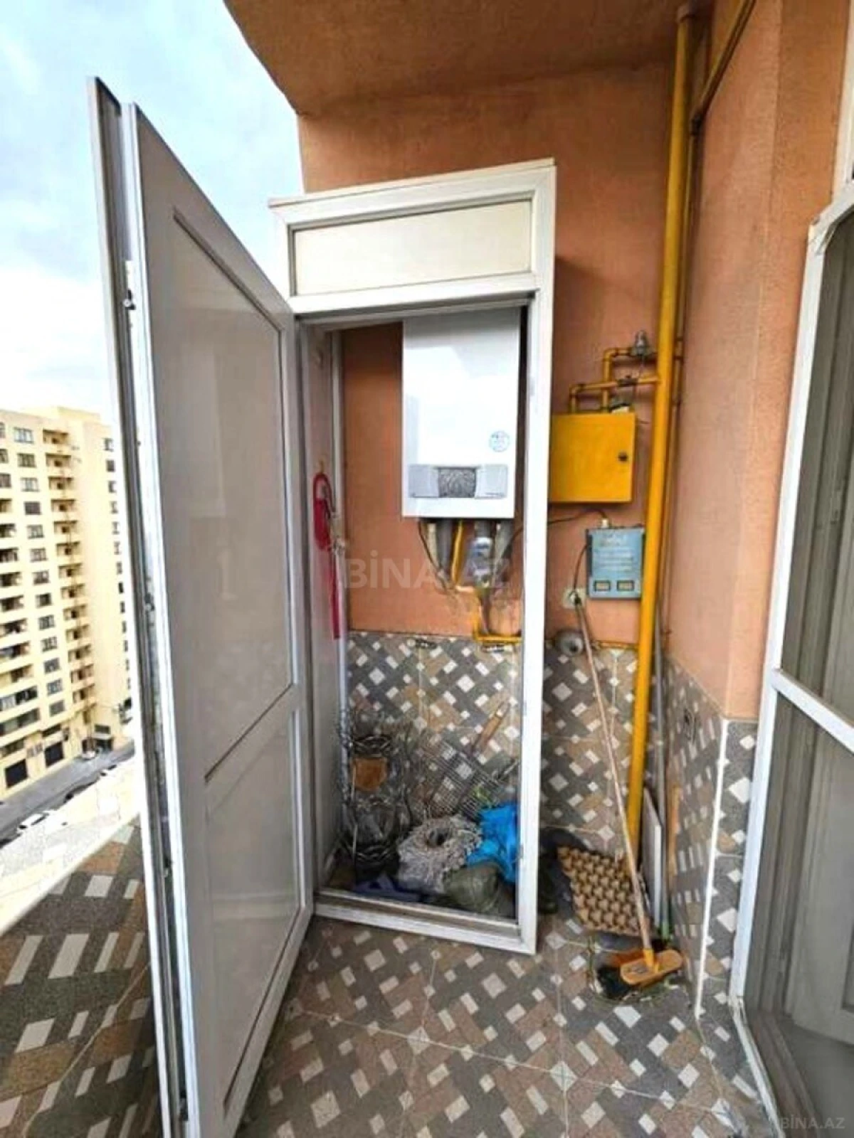 Satılır 3 otaqlı mənzil 130 m²