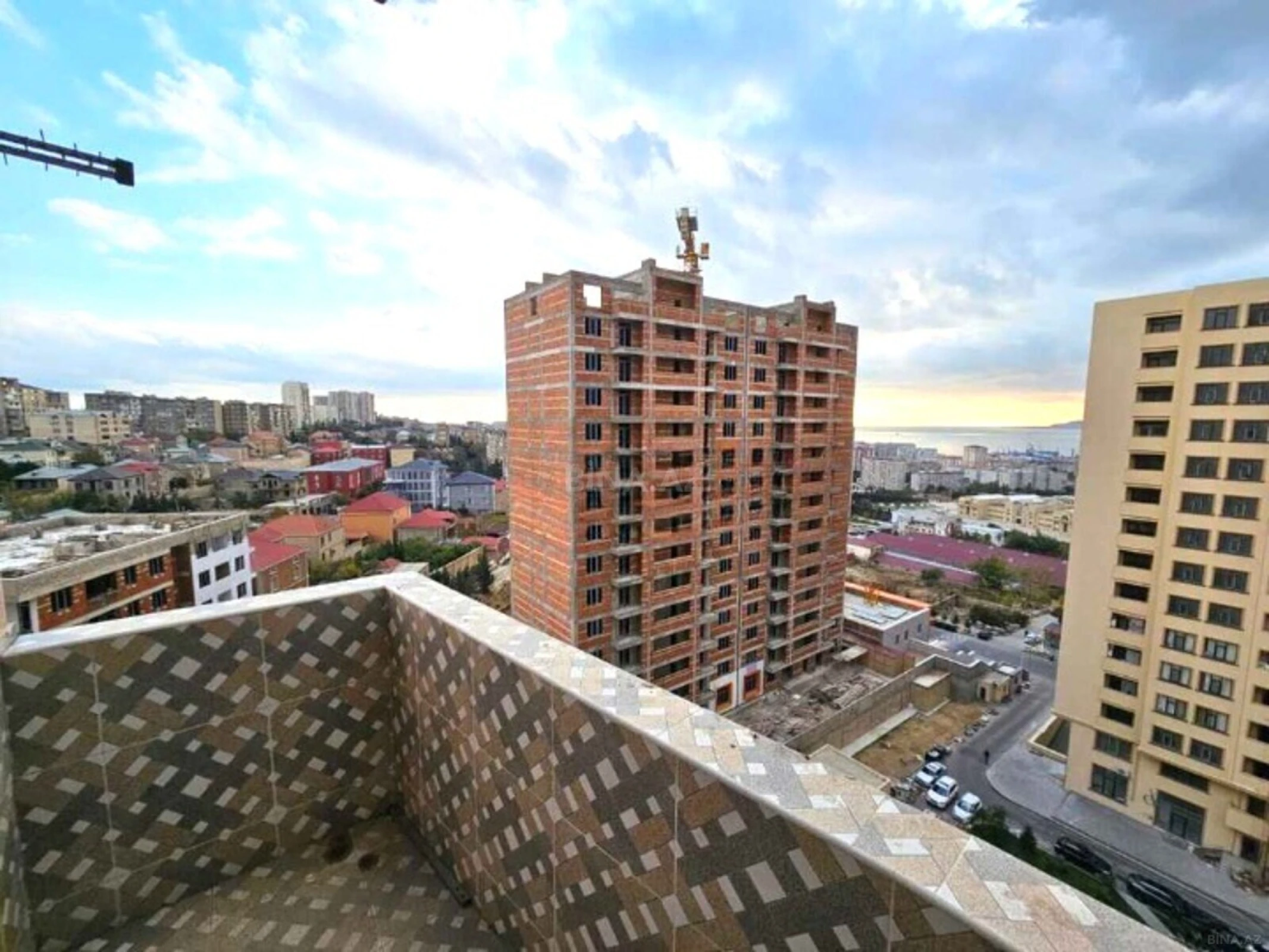 Satılır 3 otaqlı mənzil 130 m²