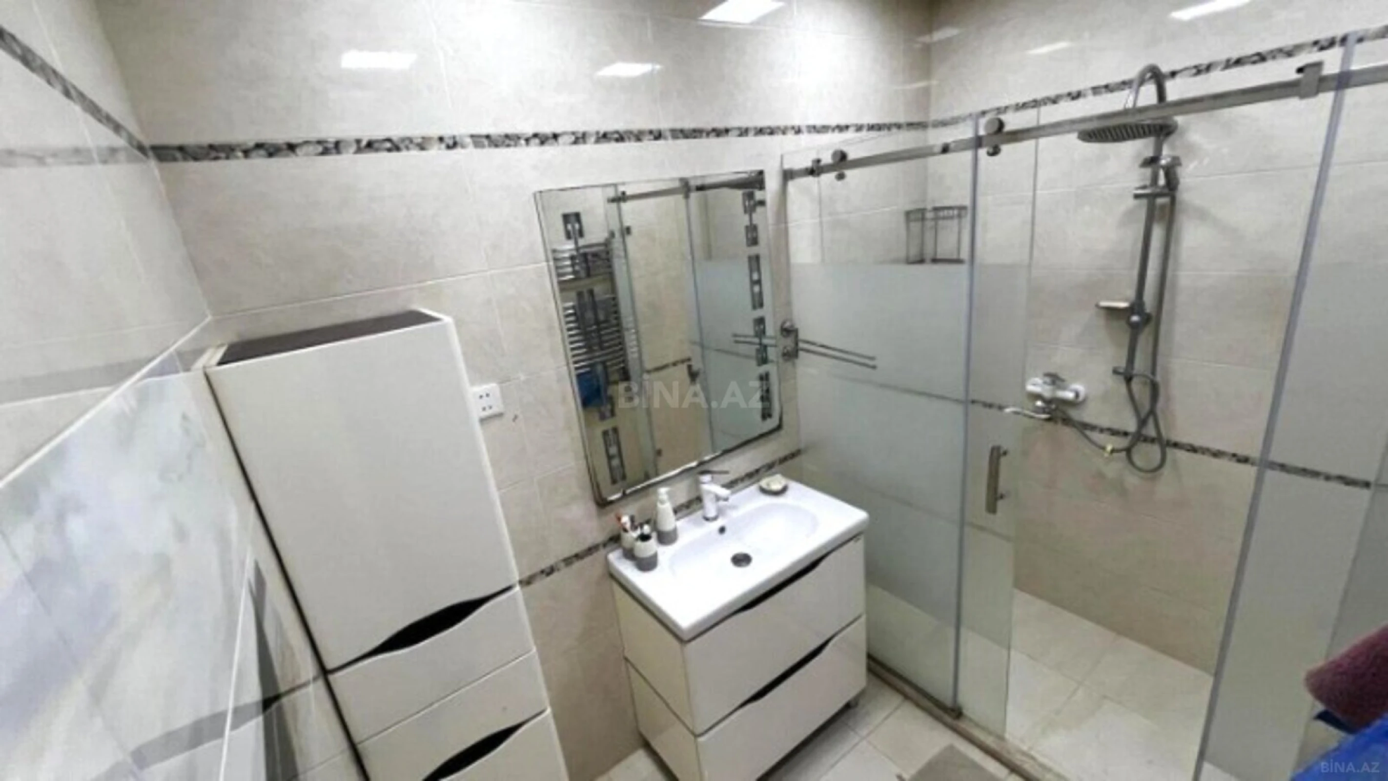 Satılır 3 otaqlı mənzil 130 m²