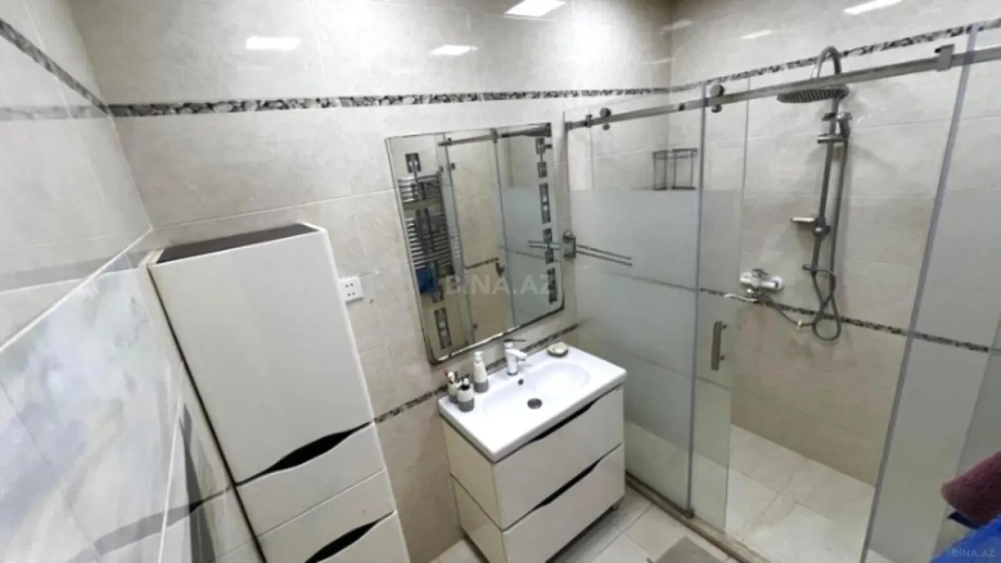 Satılır 3 otaqlı mənzil 130 m²