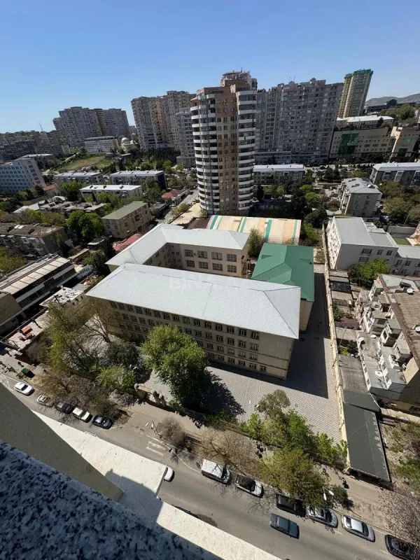 Satılır 3 otaqlı mənzil 125 m²