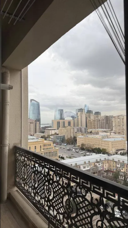 Kirayə verilir 3 otaqlı mənzil 127 m²