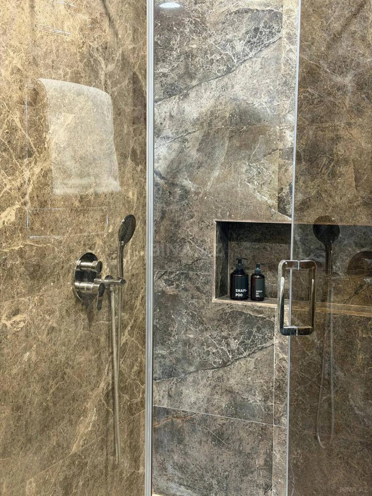 Kirayə verilir 3 otaqlı mənzil 127 m²