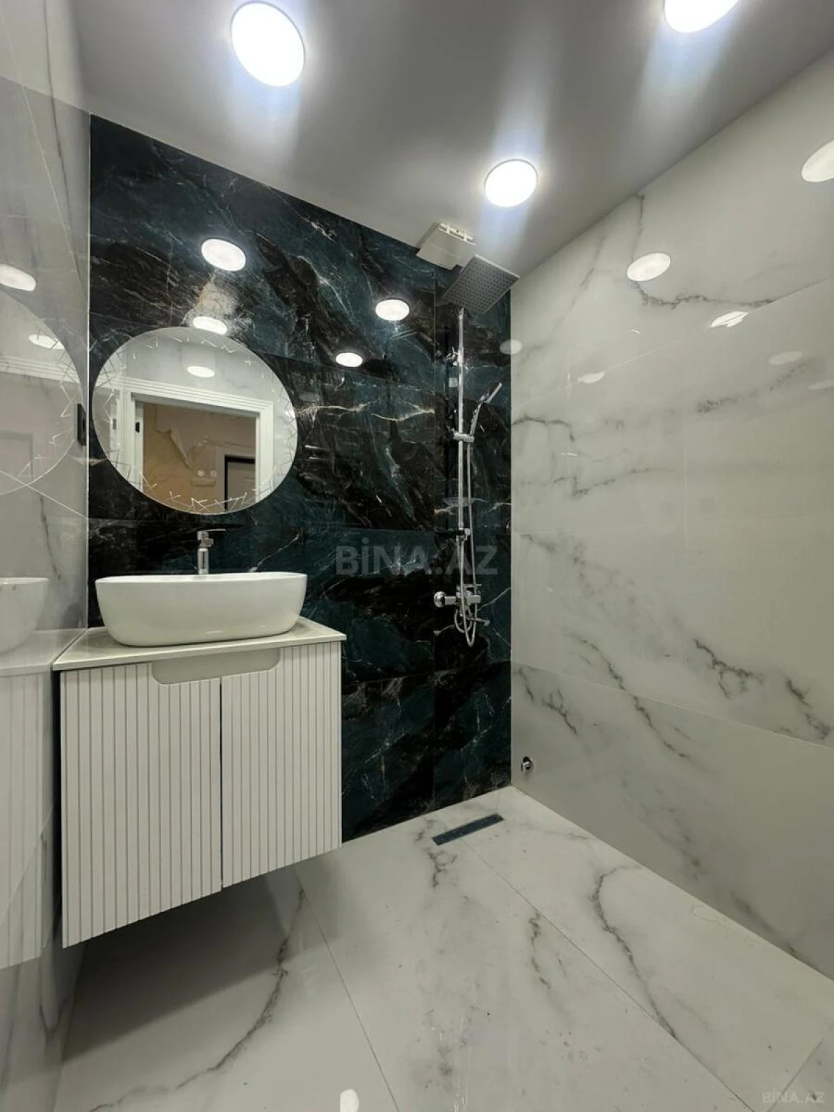 Satılır 2 otaqlı mənzil 65 m²