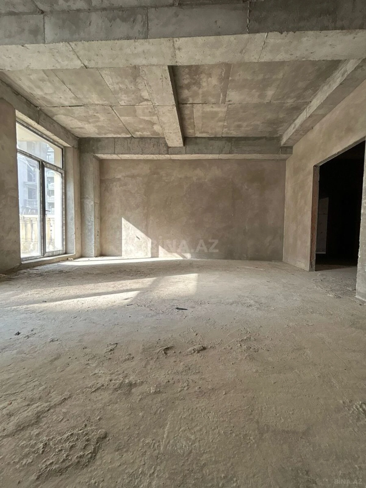 Satılır 4 otaqlı mənzil 190 m²