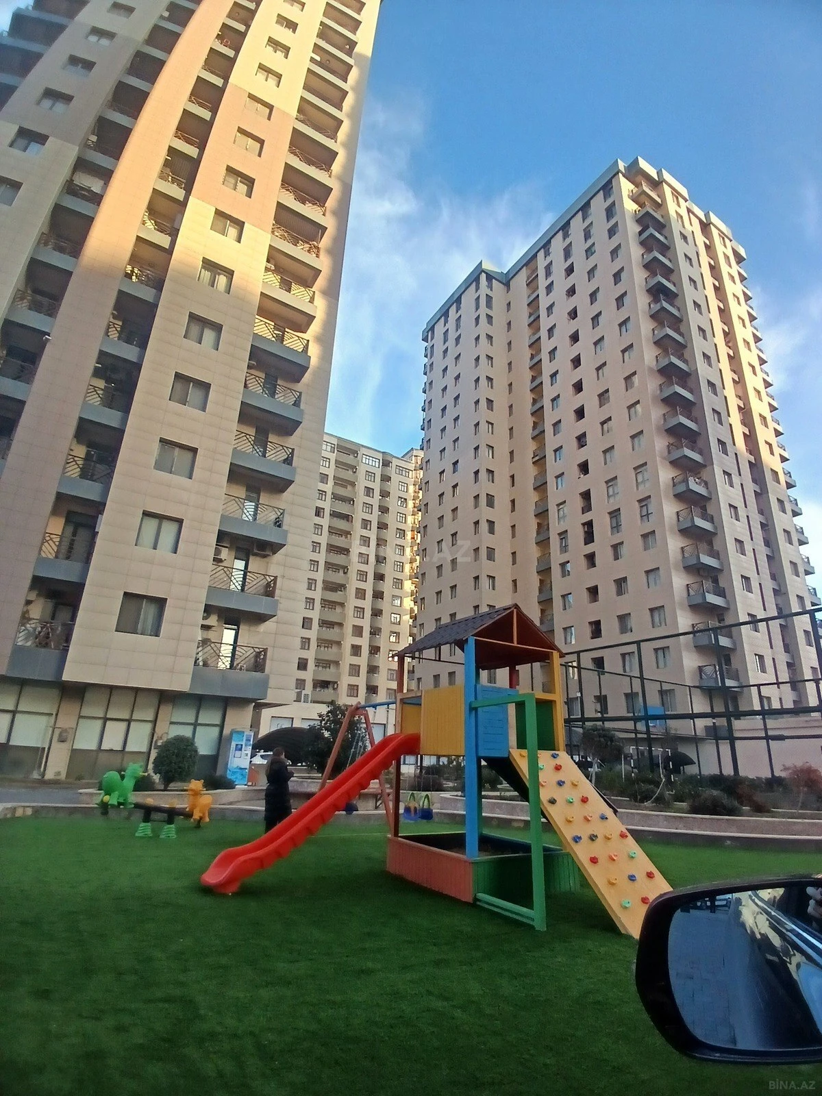 Satılır 4 otaqlı mənzil 190 m²
