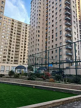 Satılır 4 otaqlı mənzil 190 m²