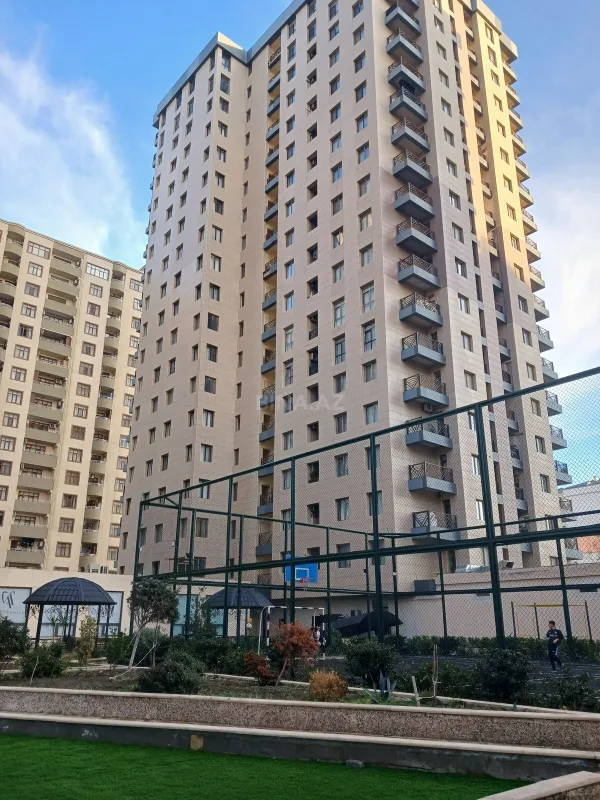 Satılır 4 otaqlı mənzil 190 m²