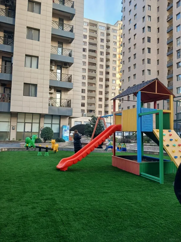 Satılır 4 otaqlı mənzil 190 m²