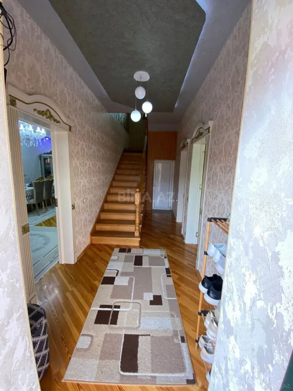 Satılır 5 otaqlı həyət evi 200 m²