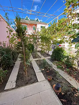 Satılır 5 otaqlı həyət evi 200 m²