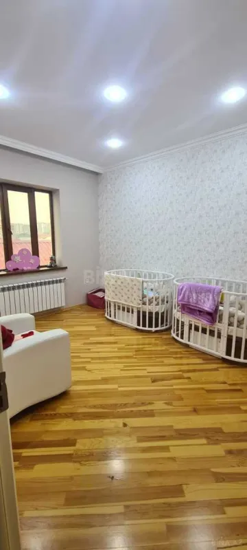 Satılır 5 otaqlı həyət evi 200 m²