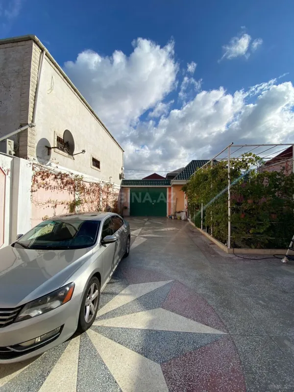 Satılır 5 otaqlı həyət evi 200 m²