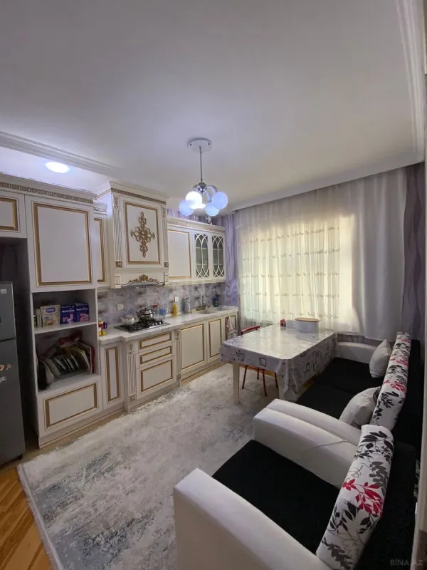 Satılır 5 otaqlı həyət evi 200 m²