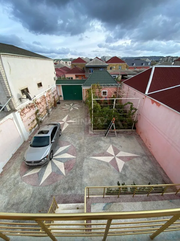 Satılır 5 otaqlı həyət evi 200 m²
