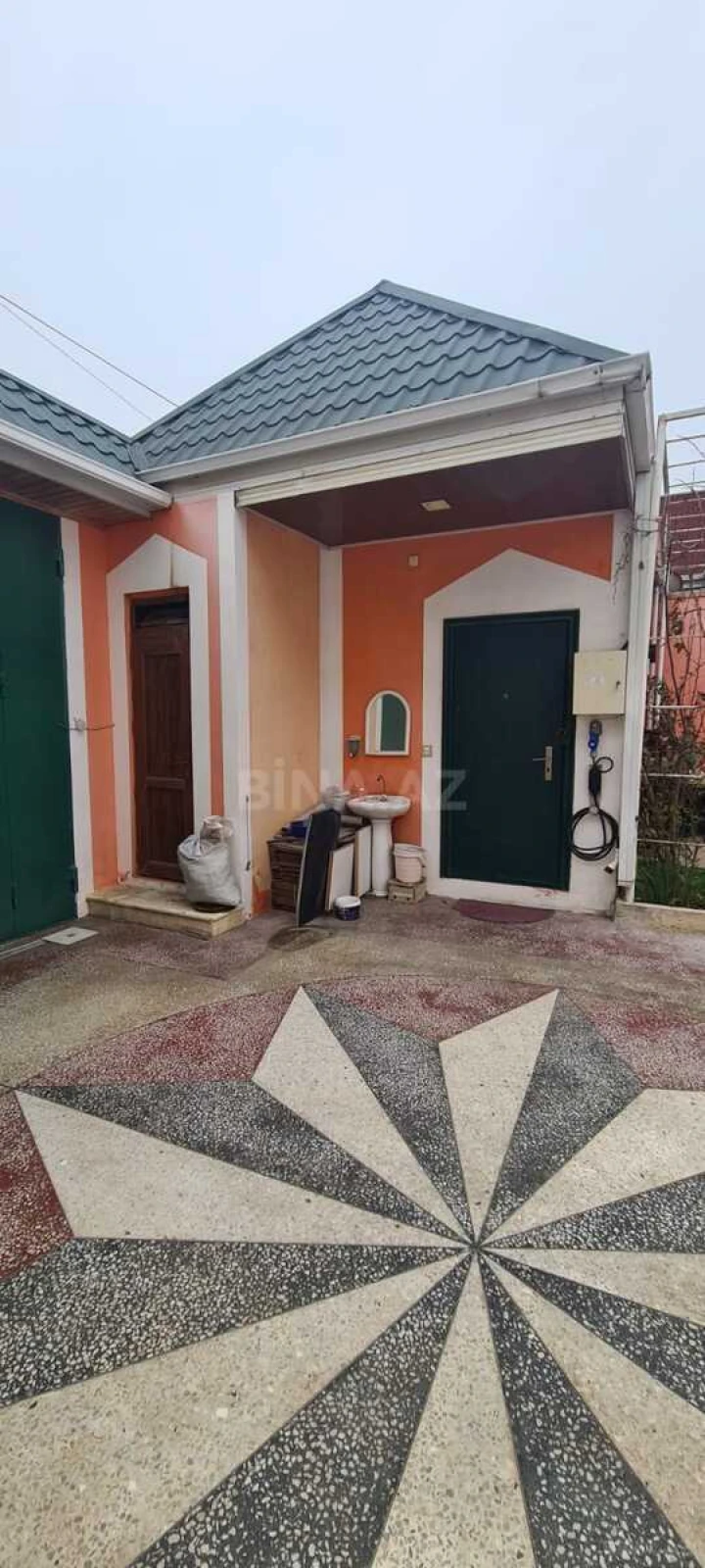 Satılır 5 otaqlı həyət evi 200 m²