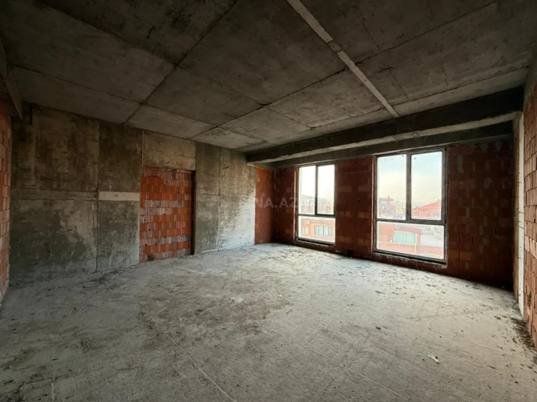 Satılır 4 otaqlı mənzil 177 m²