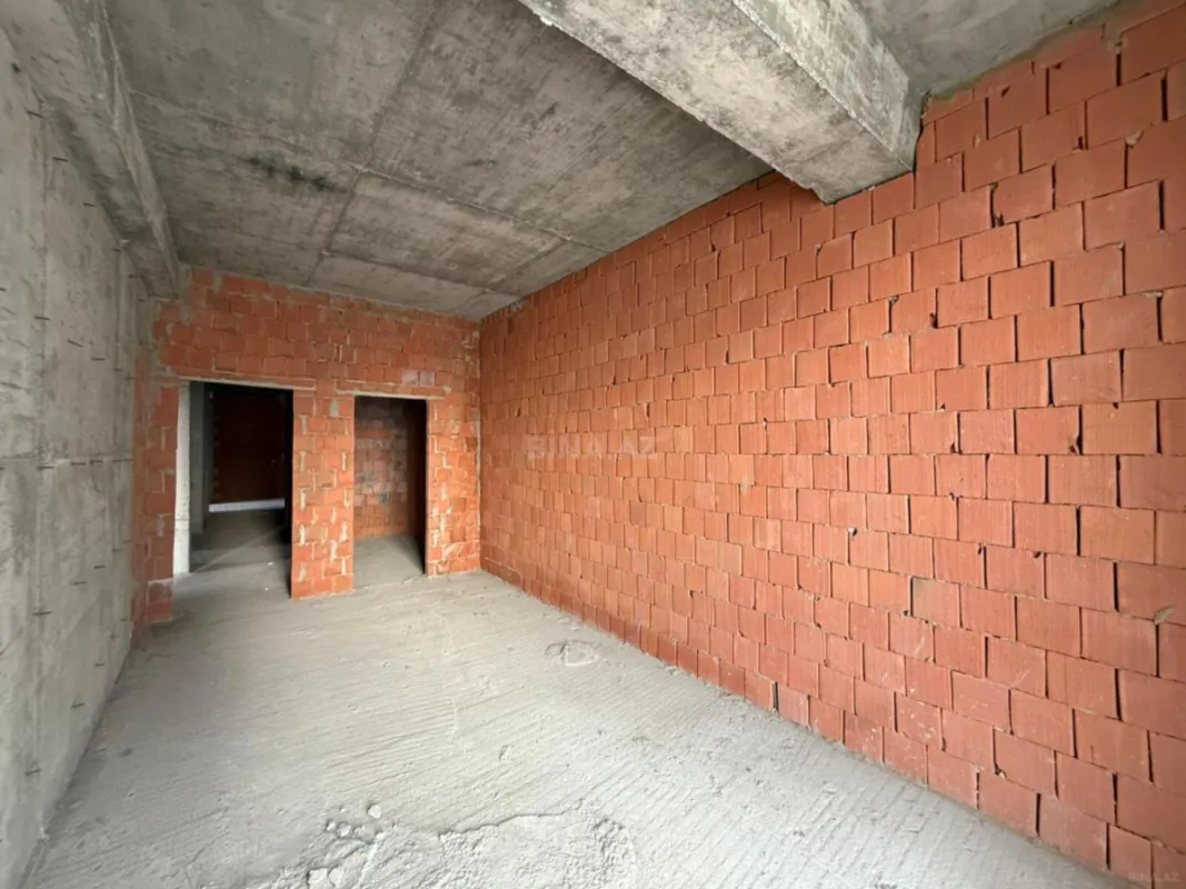 Satılır 4 otaqlı mənzil 177 m²