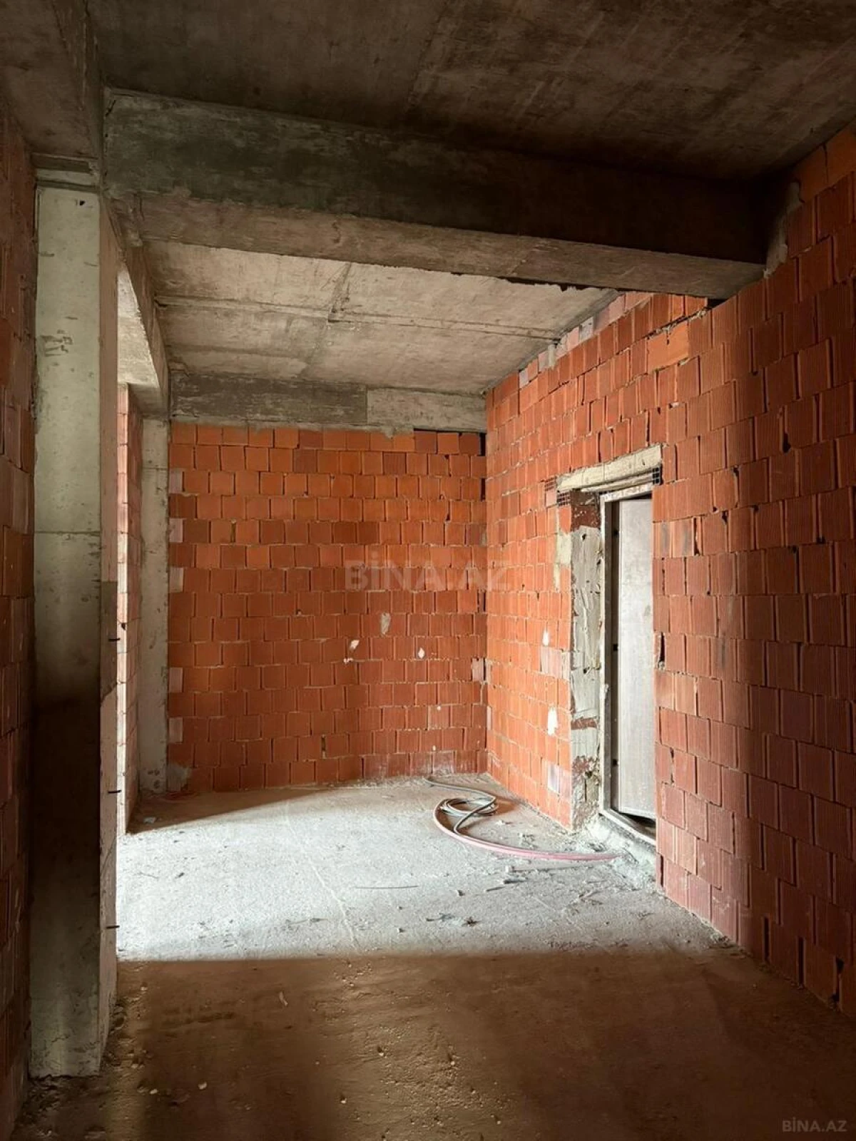 Satılır 4 otaqlı mənzil 177 m²