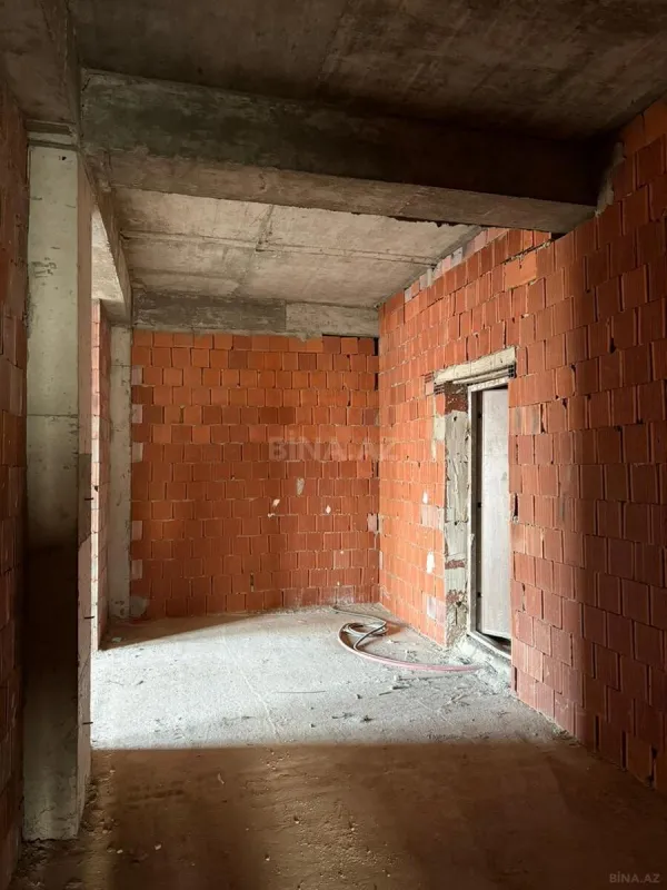 Satılır 4 otaqlı mənzil 177 m²