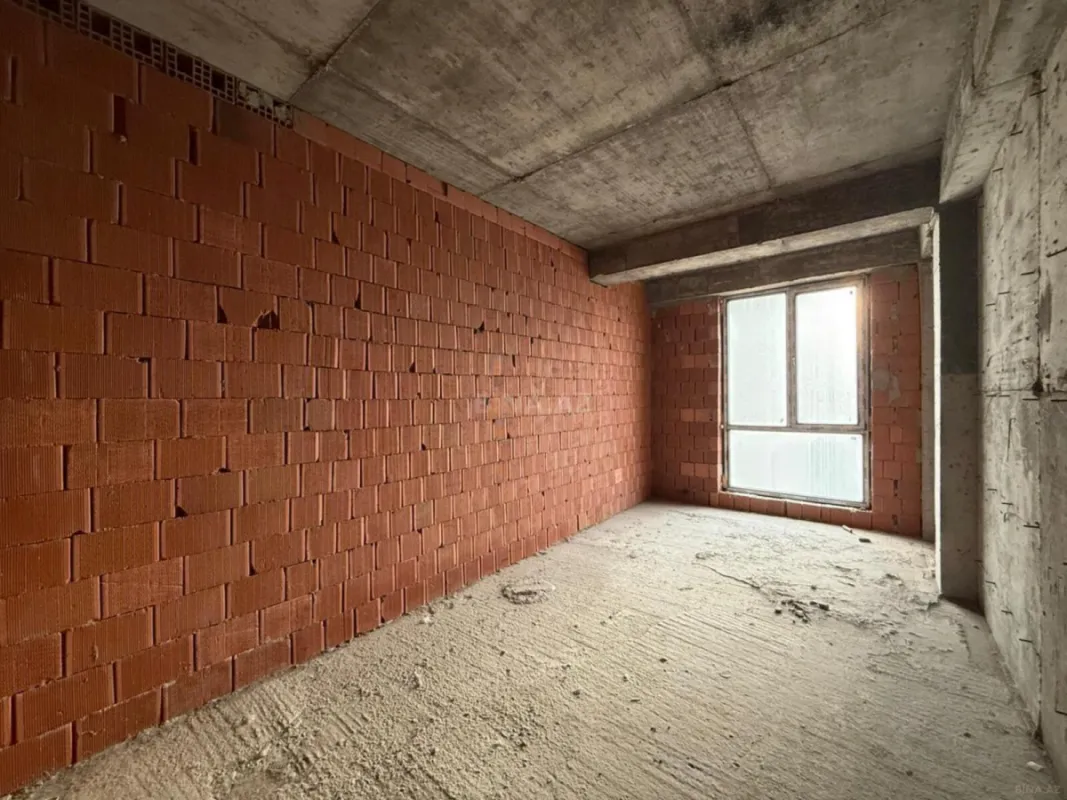 Satılır 4 otaqlı mənzil 177 m²