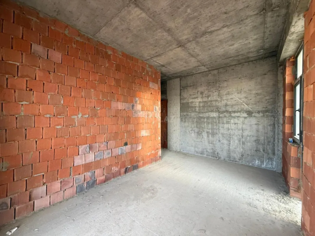 Satılır 4 otaqlı mənzil 177 m²