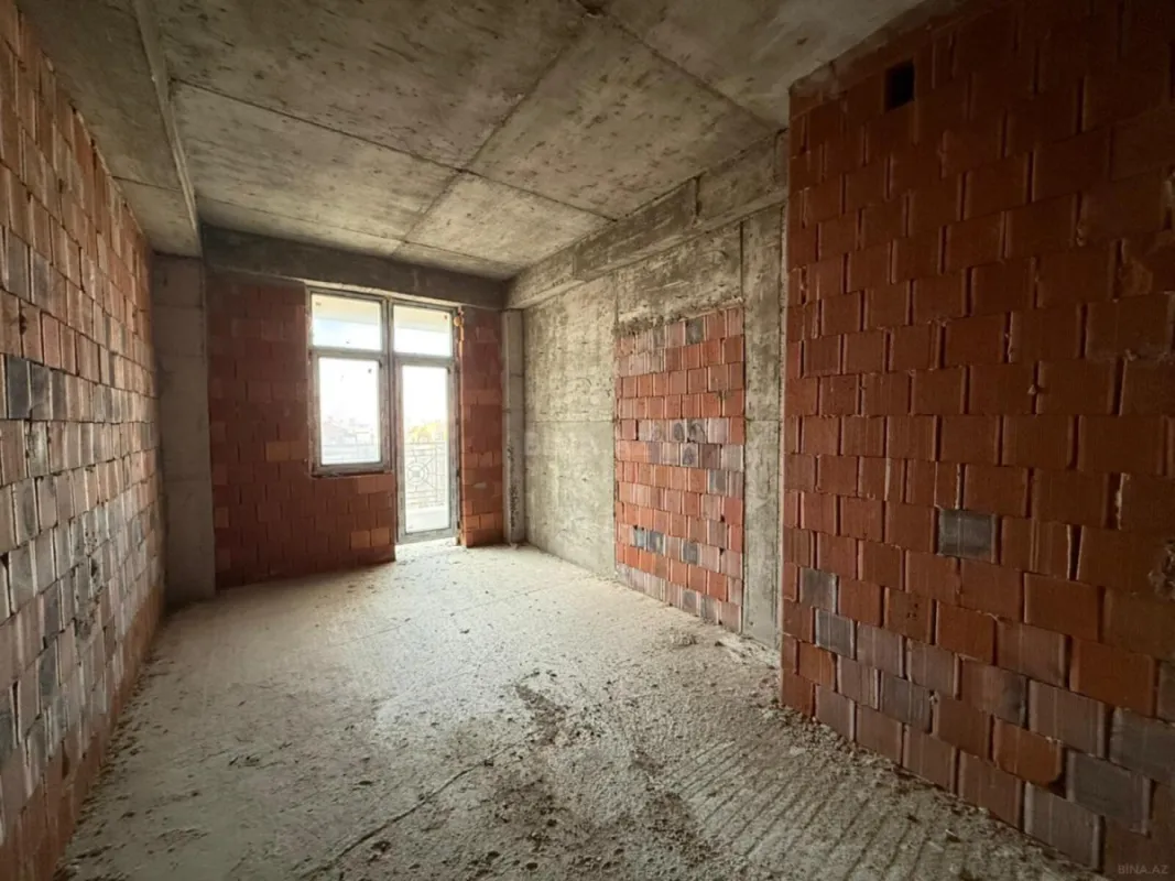 Satılır 4 otaqlı mənzil 177 m²