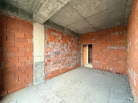 Satılır 4 otaqlı mənzil 177 m²