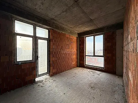 Satılır 4 otaqlı mənzil 177 m²