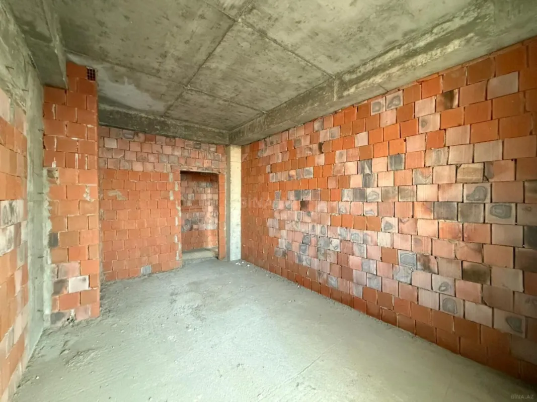 Satılır 4 otaqlı mənzil 177 m²