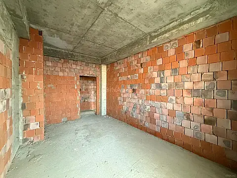 Satılır 4 otaqlı mənzil 177 m²