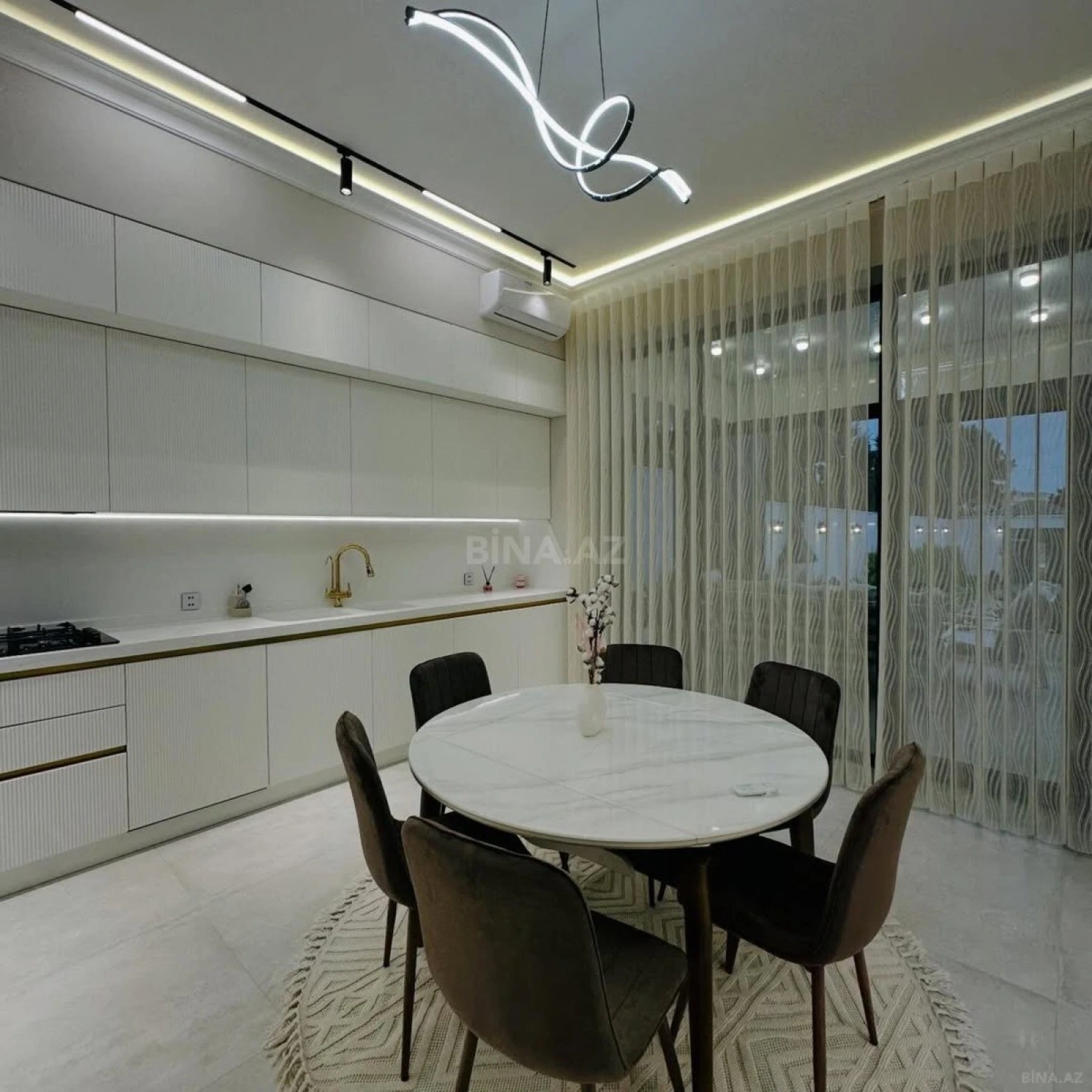 Kirayə verilir 4 otaqlı həyət evi 250 m²
