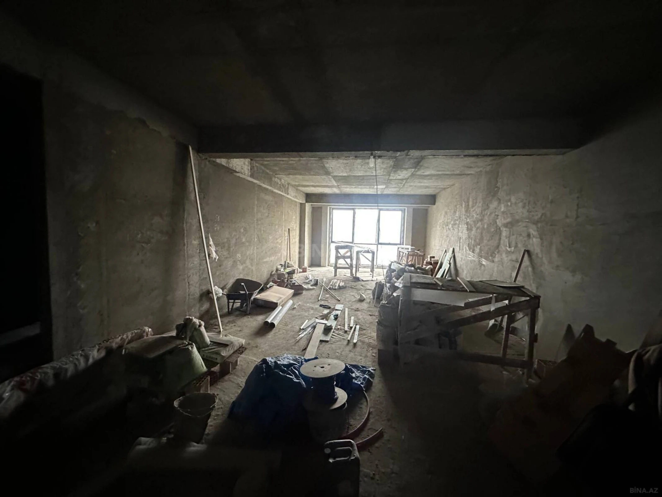 Satılır 4 otaqlı mənzil 211 m²