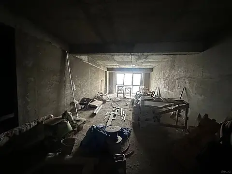 Satılır 4 otaqlı mənzil 211 m²