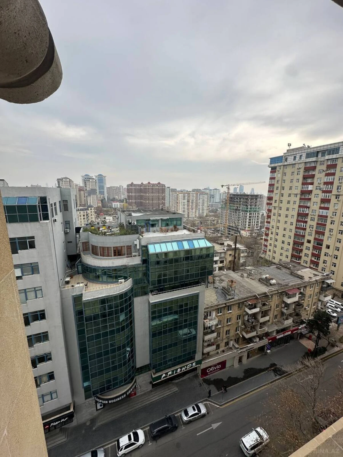 Satılır 4 otaqlı mənzil 211 m²