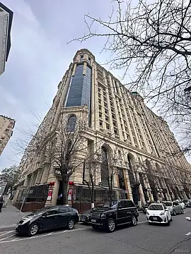 Satılır 4 otaqlı mənzil 211 m²